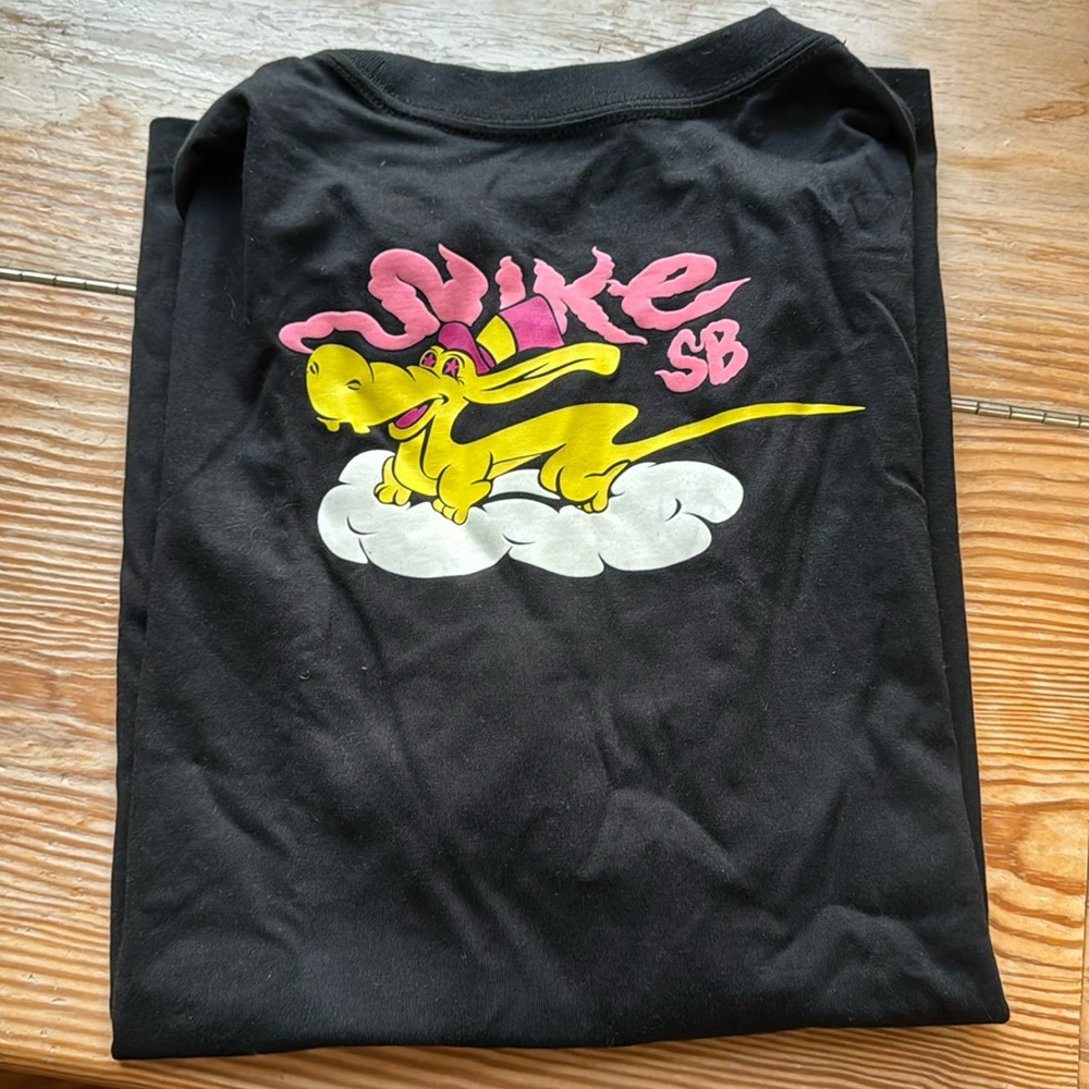 Men’s Nike tee
